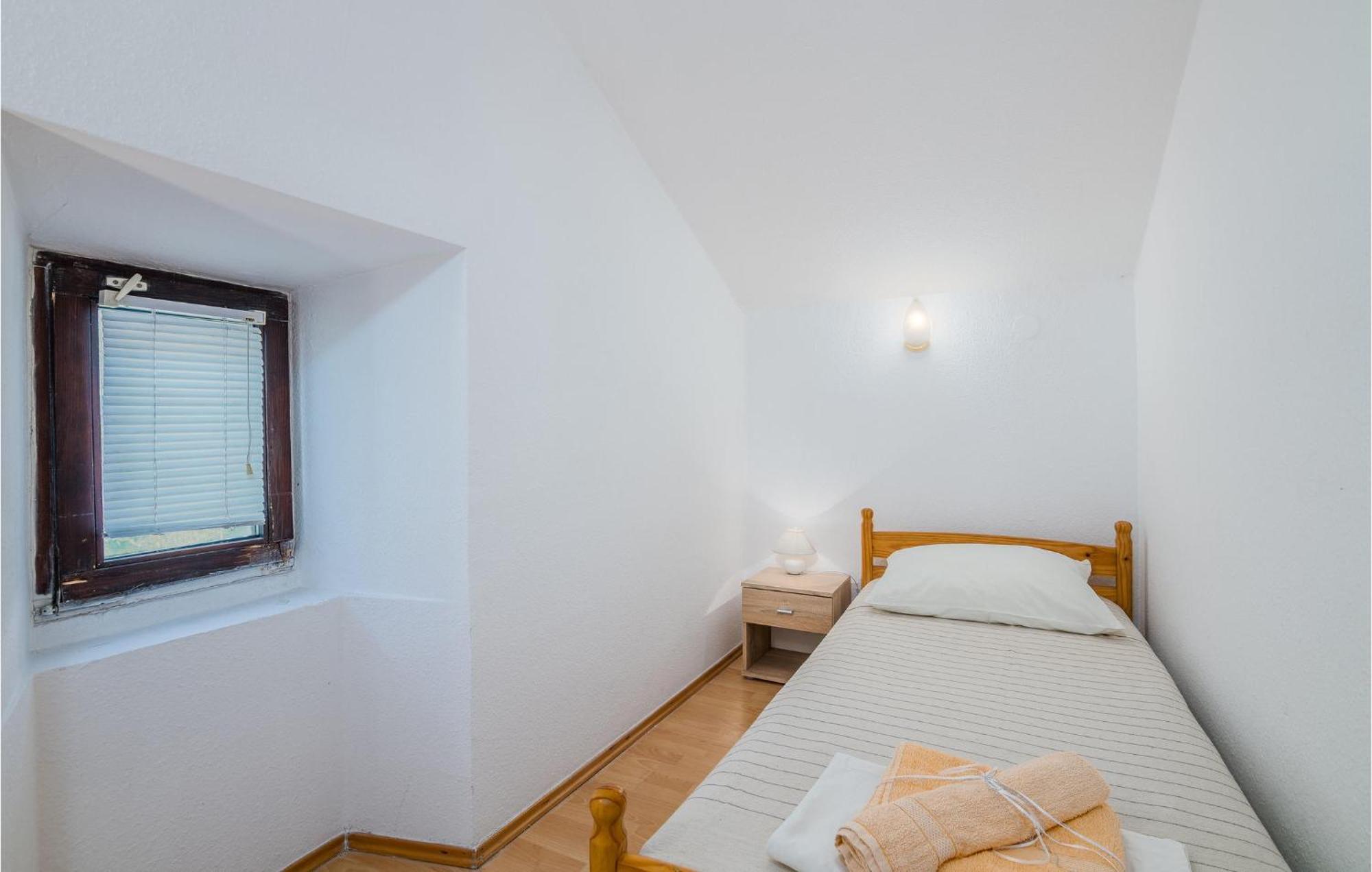 Amazing Home In Malinska Dubasnica With Wifi Exterior photo